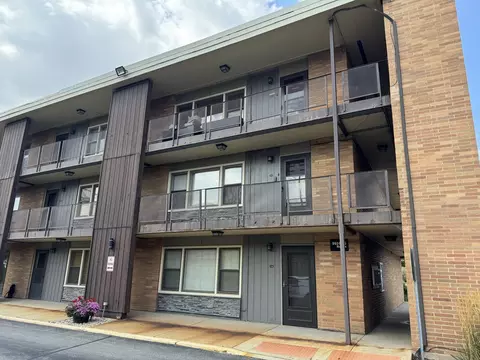 9614 W Higgins Rd #3A, Rosemont, IL 60018