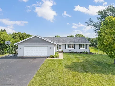 9479 Sagewood Dr, Roscoe, IL 61073