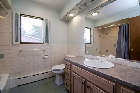 Bath - 2690 Waldron Rd, Kankakee, IL 60901 photo 2 of 2