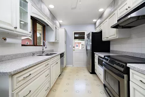 Kitchen - 2690 Waldron Rd, Kankakee, IL 60901 photo 1 of 2