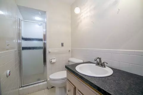 Bath - 2690 Waldron Rd, Kankakee, IL 60901 photo 1 of 2