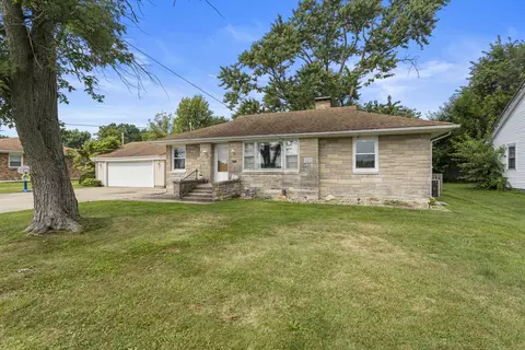 111 S Eads Ave, Paris, IL 61944