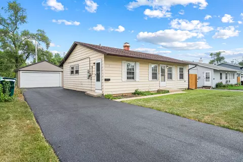 109 S Chestnut Dr, Streamwood, IL 60107