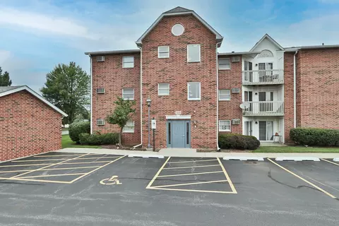 1330 Cunat Ct #1B, Lake In The Hills, IL 60156