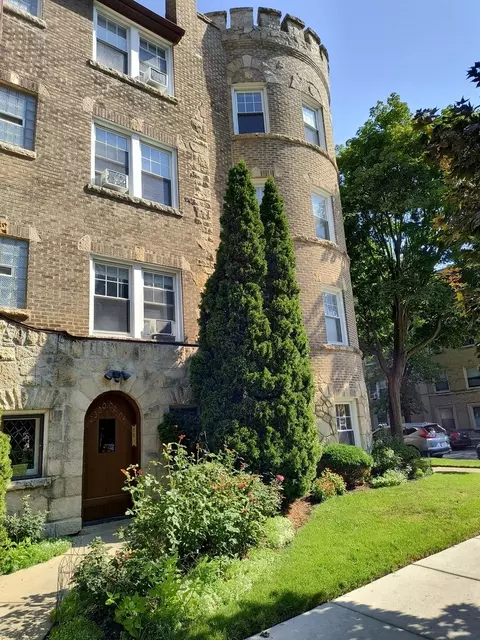 2300 W Farwell Ave #2, Chicago, IL 60645