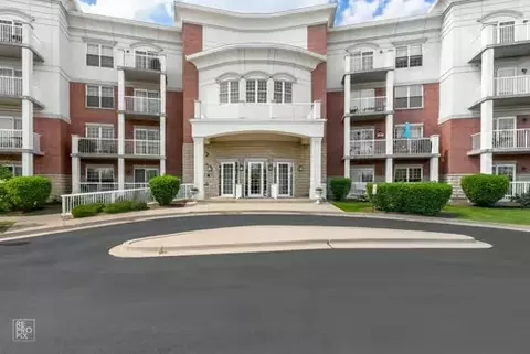 701 W Rand Rd #235, Arlington Heights, IL 60004