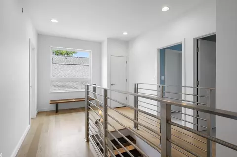 Entry Way - 2144 Mcdaniel Ave, Evanston, IL 60201 photo 3 of 3