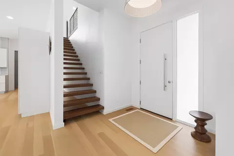 Entry Way - 2144 Mcdaniel Ave, Evanston, IL 60201 photo 1 of 3