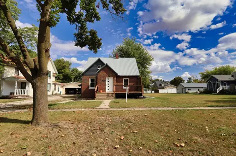 410 S Main St, Flanagan, IL 61740