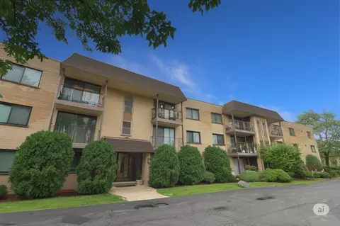 4660 N Austin Ave #210, Chicago, IL 60630