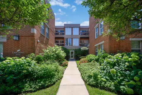 1925 Lake Ave #212, Wilmette, IL 60091