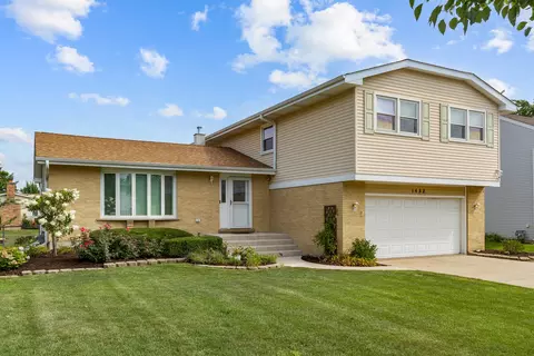 1432 Haar Ln, Elk Grove Village, IL 60007