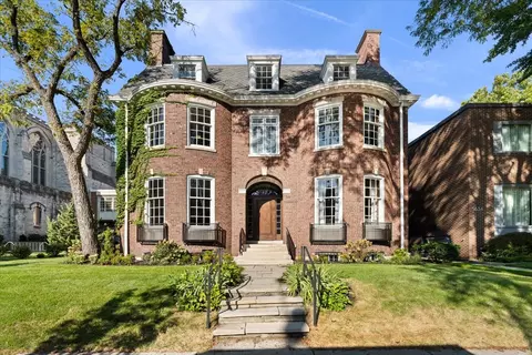 5638 S Woodlawn Ave, Chicago, IL 60637