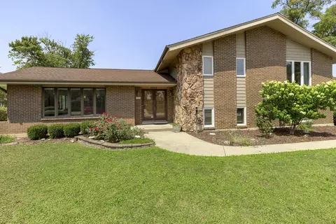 7317 Sunrise Ave, Darien, IL 60561