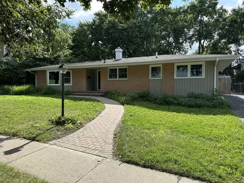 717 S 4th Ave, Libertyville, IL 60048
