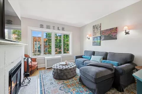 Living - Undisclosed, Evanston, IL 60202 photo 1 of 5