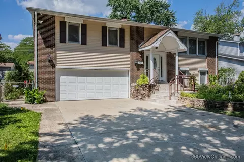 1414 S Robert Dr, Mount Prospect, IL 60056