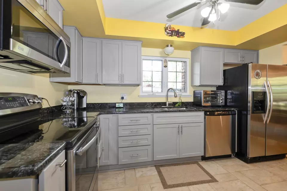 Kitchen - 9198 South Rd #A, Palos Hills, IL 60465 photo 2 of 3