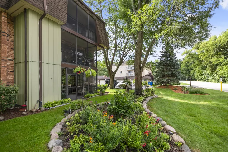 Exterior - 9198 South Rd #A, Palos Hills, IL 60465 photo 4 of 7