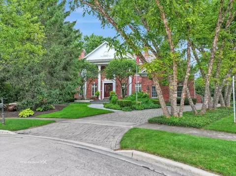 1602 Hunters Glen Dr, Wheaton, IL 60189