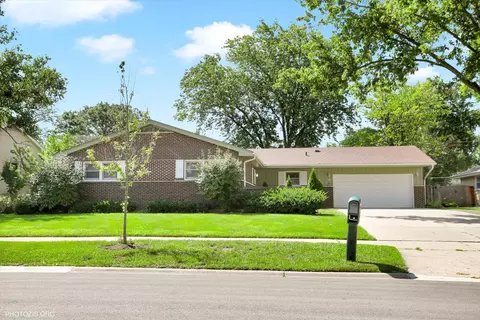 963 Garden Ln, Wheeling, IL 60090 photo 2
