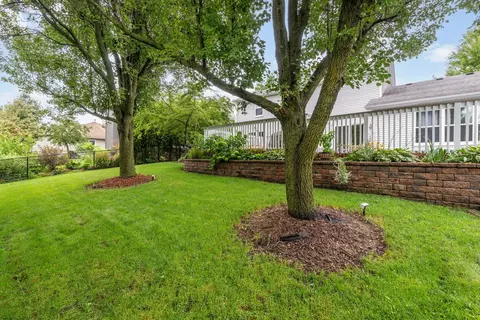 Exterior - 2032 Swan Ln, Elgin, IL 60123 photo 6 of 7