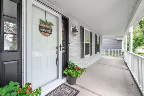 Exterior - 2032 Swan Ln, Elgin, IL 60123 photo 2 of 7