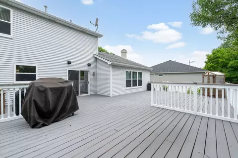 Exterior - 2032 Swan Ln, Elgin, IL 60123 photo 4 of 7