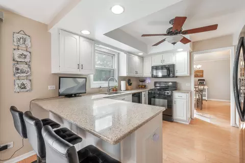 Kitchen - 2032 Swan Ln, Elgin, IL 60123 photo 2 of 3