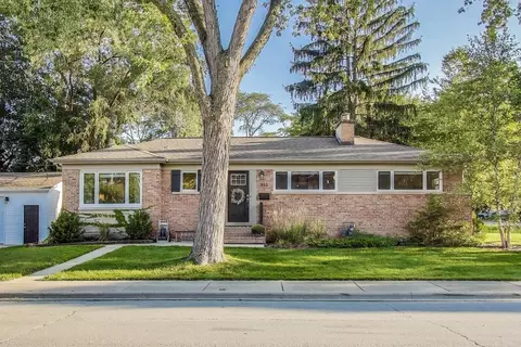 915 E Saint James St, Arlington Heights, IL 60004