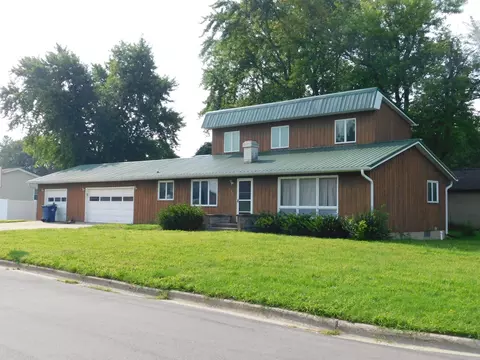 630 N 23rd St, Lasalle, IL 61301