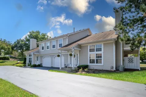 272 Juniper Cir, Streamwood, IL 60107
