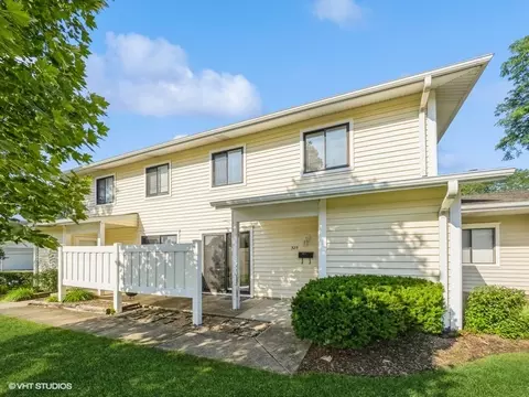 325 Bayview Pt, Schaumburg, IL 60194