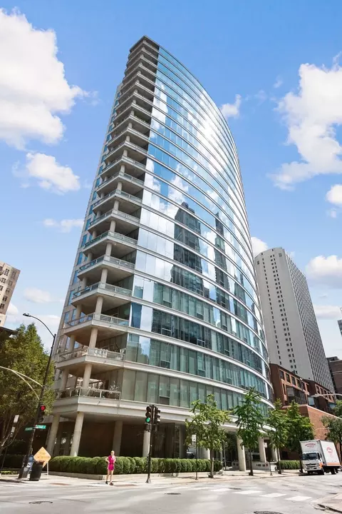 30 W Oak St #5E, Chicago, IL 60610