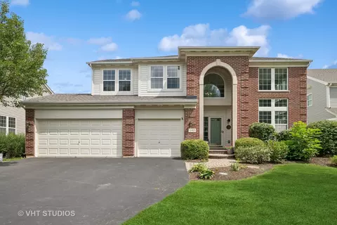390 Sterling Cir, Cary, IL 60013