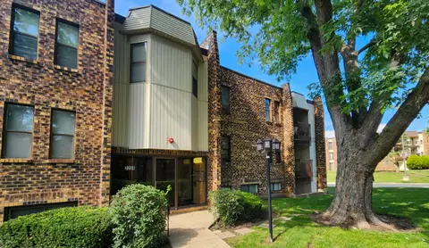 2208 Country Club Dr #22, Woodridge, IL 60517