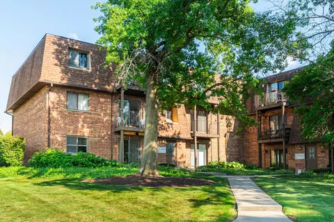 1500 S Fairfield Ave #13B, Lombard, IL 60148