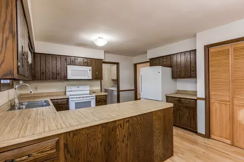 Kitchen - 15157 S Thomas Ct, Plainfield, IL 60544 photo 3 of 4