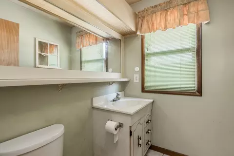 Bath - 15157 S Thomas Ct, Plainfield, IL 60544 photo 1 of 3