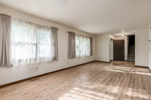 Living - 15157 S Thomas Ct, Plainfield, IL 60544 photo 2 of 4