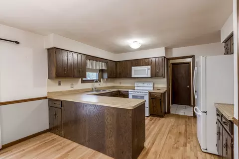 Kitchen - 15157 S Thomas Ct, Plainfield, IL 60544 photo 2 of 4