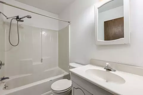 Bath - 15157 S Thomas Ct, Plainfield, IL 60544 photo 3 of 3