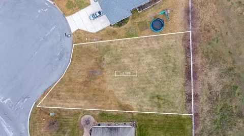 8312 Doubletree Dr N, Winfield, IN 46307