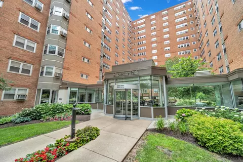 4970 N Marine Dr #825, Chicago, IL 60640