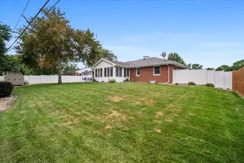 222 Fairway Dr, Bloomington, IL 61701 photo 33