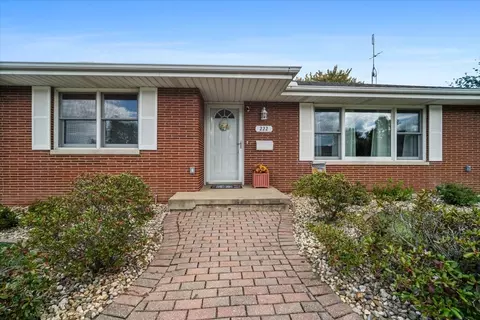 222 Fairway Dr, Bloomington, IL 61701 photo 3