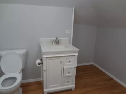 Bath - 456 Addison St, Elgin, IL 60120 photo 2 of 6