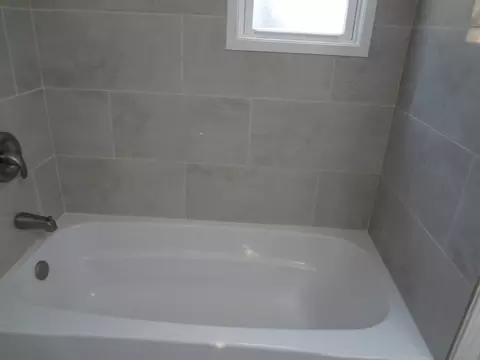Bath - 456 Addison St, Elgin, IL 60120 photo 4 of 6