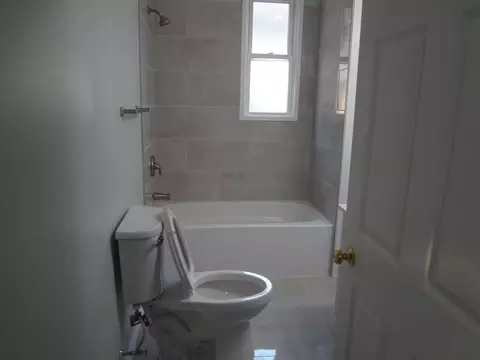 Bath - 456 Addison St, Elgin, IL 60120 photo 6 of 6