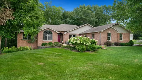 2162 Fawn Ridge Dr, Dixon, IL 61021